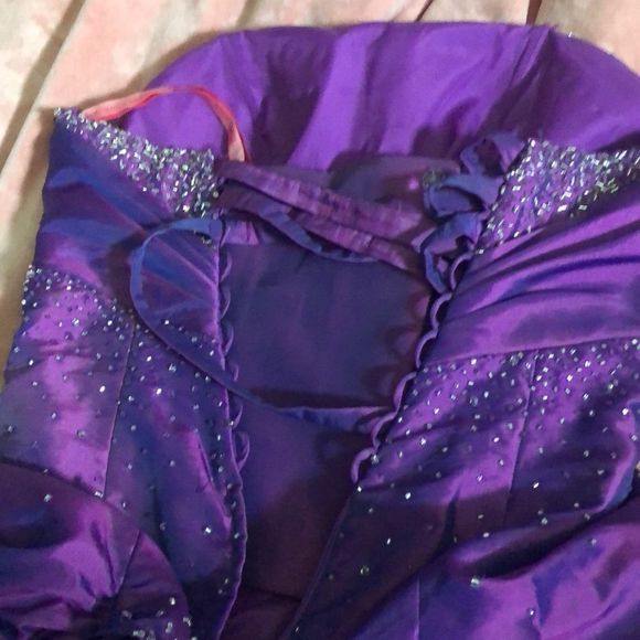 Maggie Sottero purple with crystal accents laces for fugue flattery Prom size 6 - Picture 8 of 8